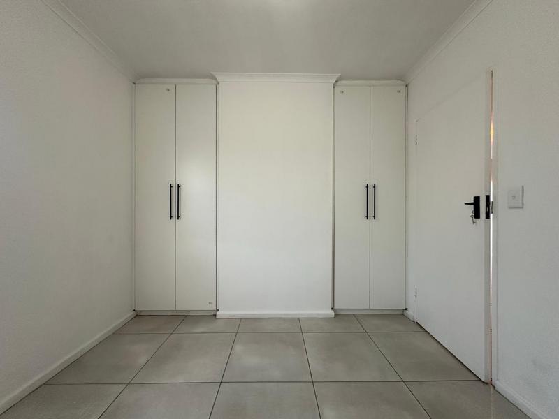 To Let 2 Bedroom Property for Rent in Oakglen Western Cape